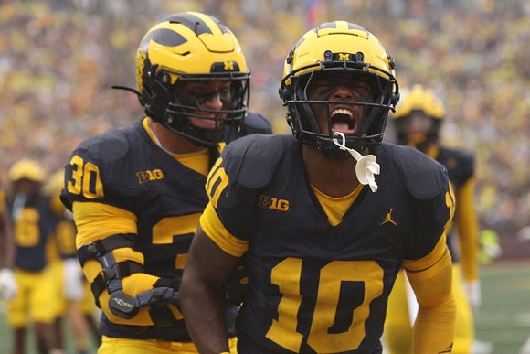 Jimmy Rolder (30) and Zeke Berry (10)