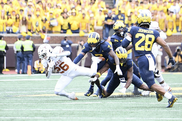 Makari Paige (7) and Quinten Johnson (28)