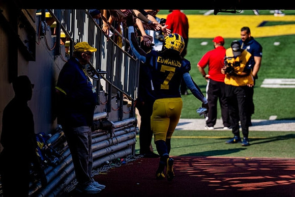 Donovan Edwards (7)