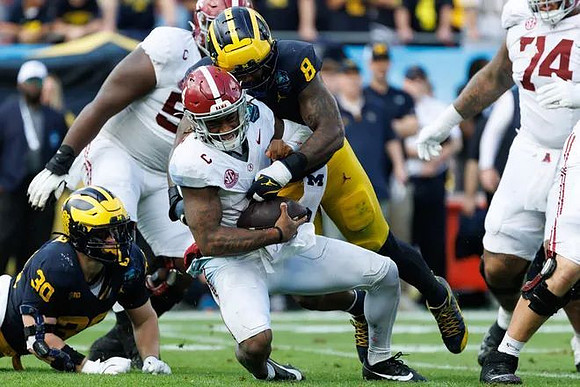 Jimmy Rolder (30) and Derrick Moore (8)