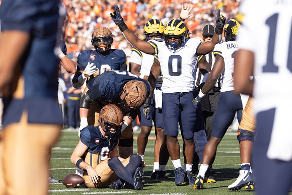 Josaiah Stewart (0) and Aamir Hall (12)