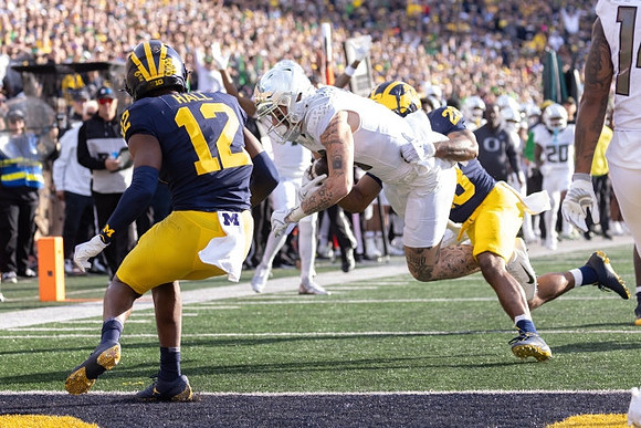 Aamir Hall (12) and Quinten Johnson (28)
