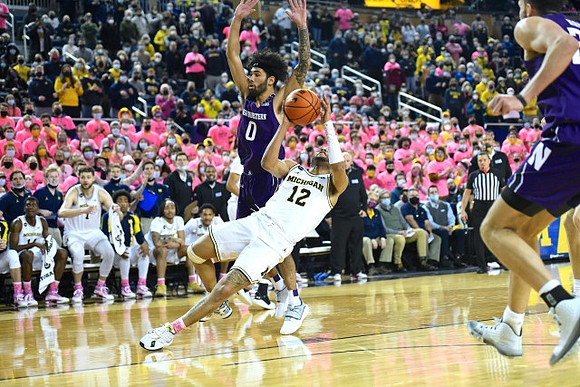 DeVante' Jones (12)
