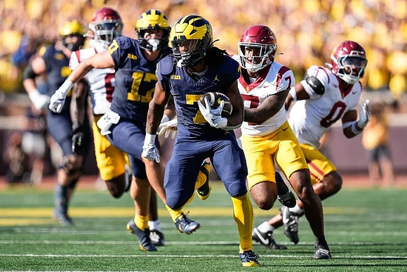 Marlin Klein (17) and Donovan Edwards (7)