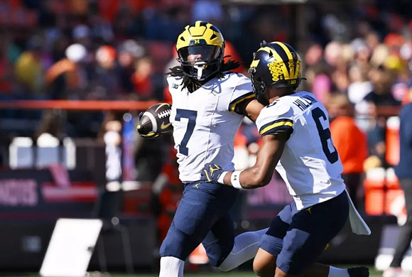 Donovan Edwards (7) and Brandyn Hillman (6)