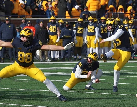 Matthew Hibner (88), Brad Robbins (91), and Jake Moody (13)