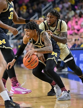 Dug McDaniel (0) and Tarris Reed Jr. (32)