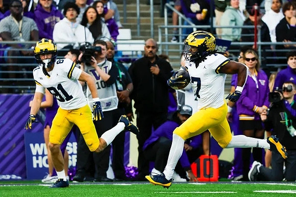 Peyton O'Leary (81) and Donovan Edwards (7)
