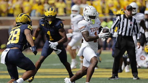 Quinten Johnson (28) and Jaishawn Barham (1)