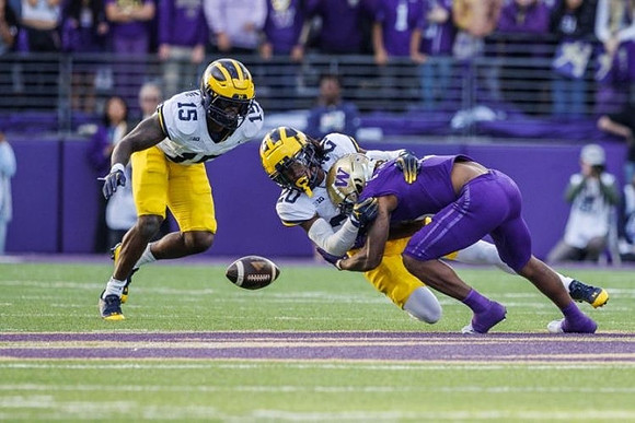 Ernest Hausmann (15) and Jyaire Hill (20)