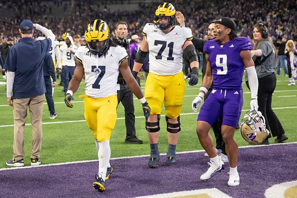Donovan Edwards (7) and Evan Link (71)