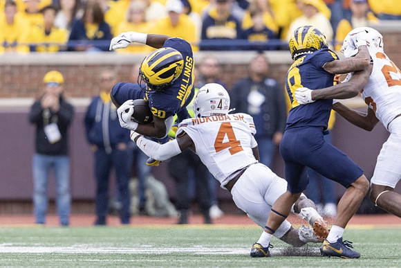 Kalel Mullings (20) and Tyler Morris (8)