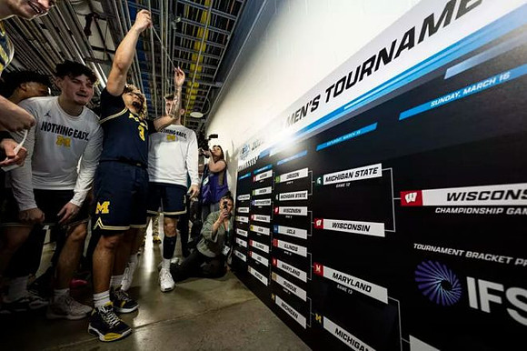 Tre Donaldson (3) and Michigan Team