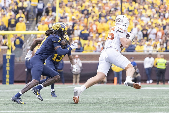 Makari Paige (7) and Wesley Walker (13)