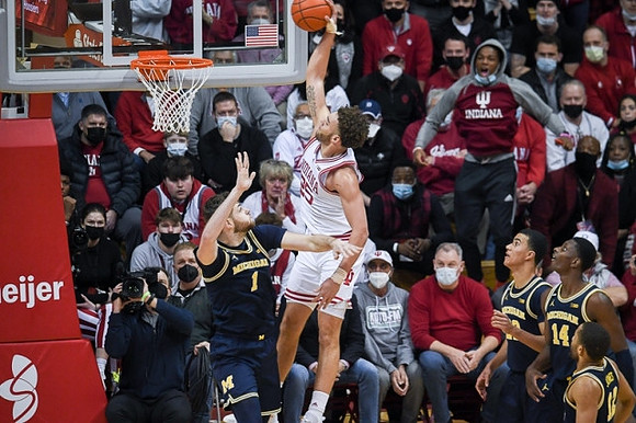 Hunter Dickinson (1), Caleb Houstan (22), Moussa Diabate (14), and DeVante' Jones (12)