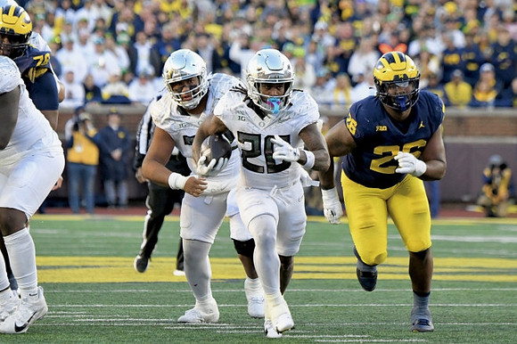 Rayshaun Benny (26) and Kenneth Grant (78)