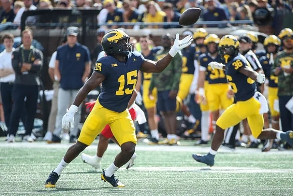 Ernest Hausmann (15) and Keshaun Harris (36)