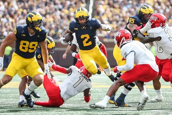 AJ Barner (89), Blake Corum (2), and Zak Zinter (65)