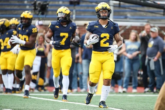 Kalel Mullings (20), Donovan Edwards (7), and Blake Corum (2)