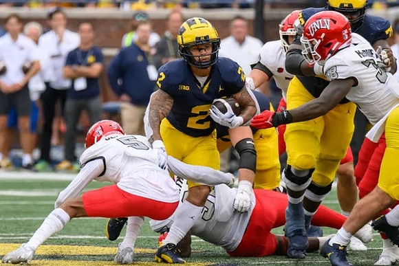 Blake Corum (2) and Myles Hinton (78)