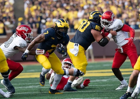 Donovan Edwards (7) and Drake Nugent (60)
