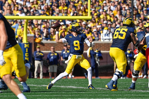 J.J. McCarthy (9) and Zak Zinter (65)