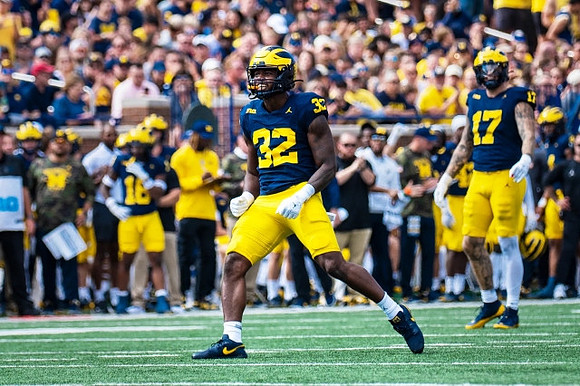 Jaylen Harrell (32) and Braiden McGregor (17)