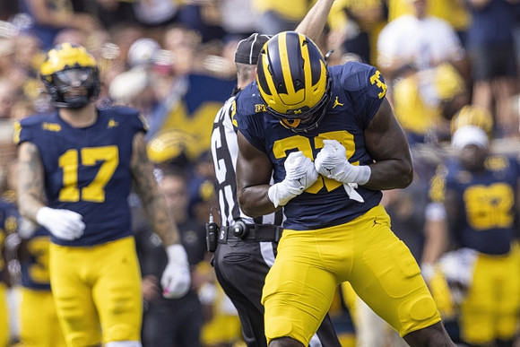 Braiden McGregor (17) and Jaylen Harrell (32)
