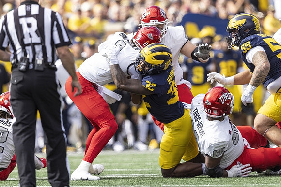 Jaylen Harrell (32) and Mason Graham (55)