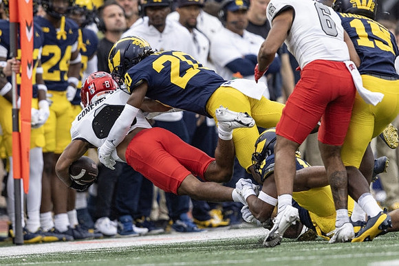 Jyaire Hill (20) and Ernest Hausmann (15)