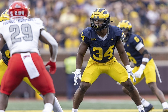 Jaydon Hood (34) and Brandyn Hillman (6)