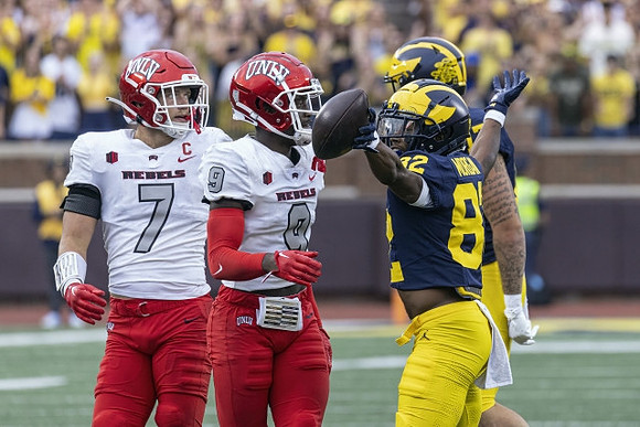 Semaj Morgan (82) and Braiden McGregor (17)