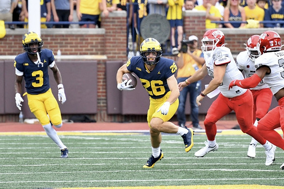 Keon Sabb (3) and Jake Thaw (26)