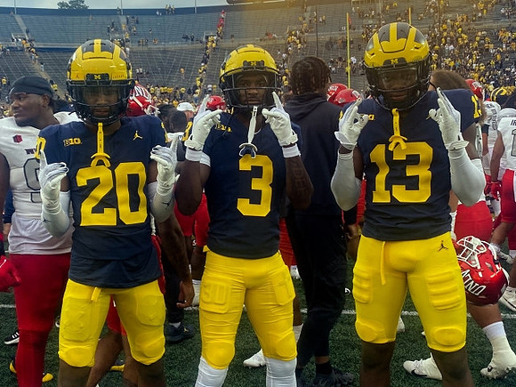 Jyaire Hill (20), Keon Sabb (3), and DJ Waller Jr. (13)