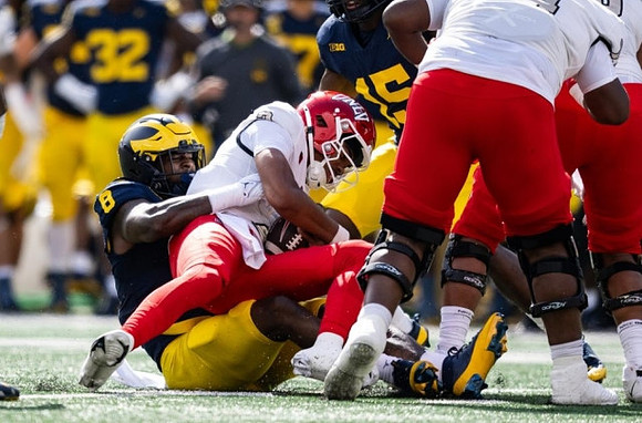 Derrick Moore (8) and Ernest Hausmann (15)
