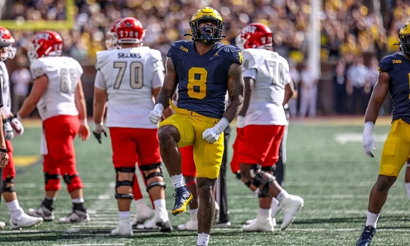 Derrick Moore (8)