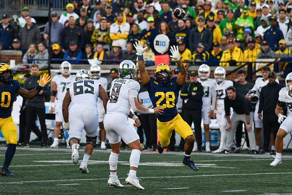 Josaiah Stewart (0) and Quinten Johnson (28)