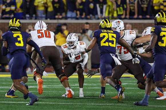 Keon Sabb (3), Junior Colson (25), and Jaylen Harrell (32)