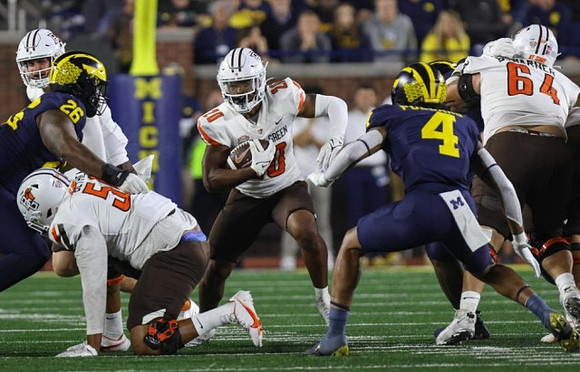 Rayshaun Benny (26) and Micah Pollard (4)