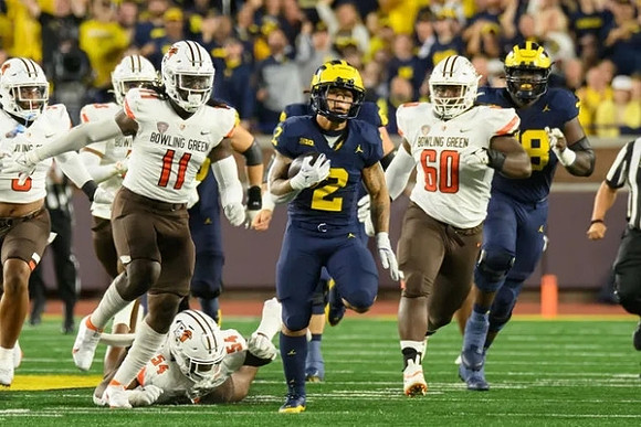 Blake Corum (2) and Myles Hinton (78)