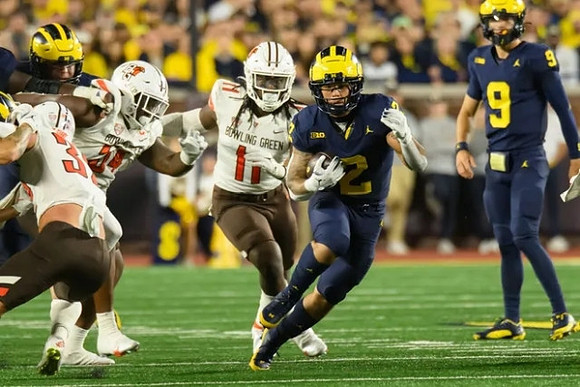 Blake Corum (2) and J.J. McCarthy (9)