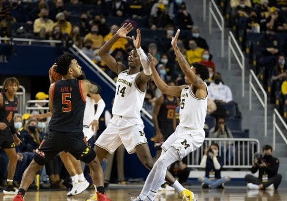 Moussa Diabate (14) and Eli Brooks (55)
