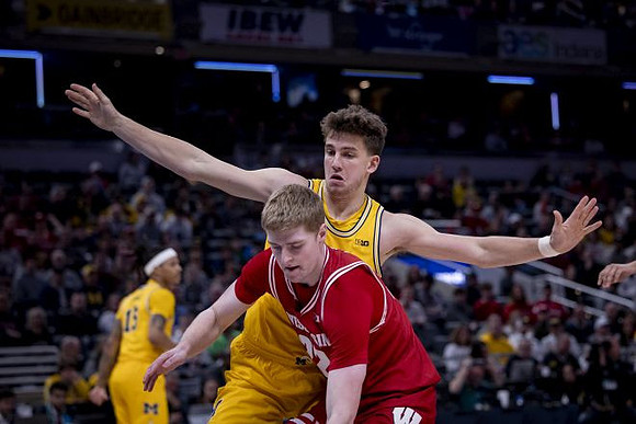 Rubin Jones (15) and Will Tschetter (42)