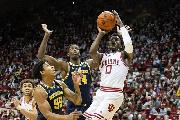 Eli Brooks (55) and Moussa Diabate (14)
