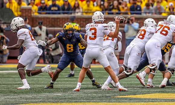 Derrick Moore (8)