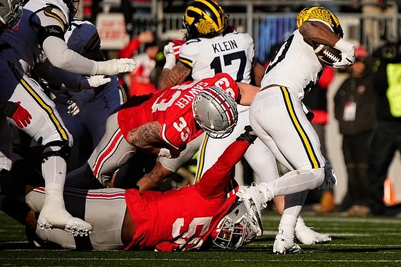 Marlin Klein (17) and Kalel Mullings (20)