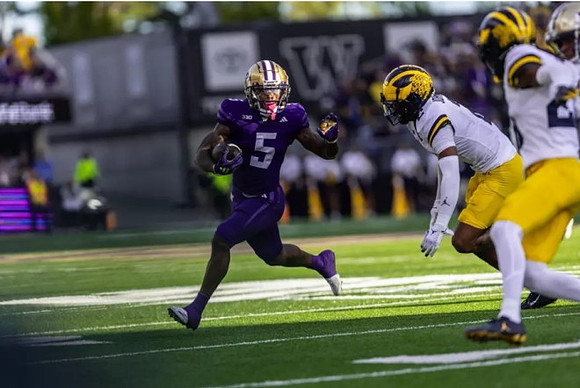 Will Johnson (2) and Jyaire Hill (20)