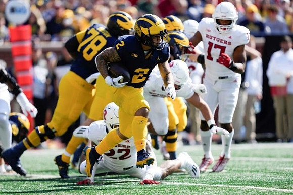 Myles Hinton (78) and Blake Corum (2)