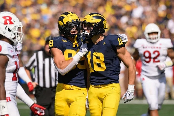AJ Barner (89) and Colston Loveland (18)