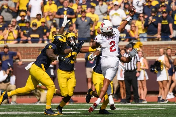 Derrick Moore (8) and Michael Barrett (23)